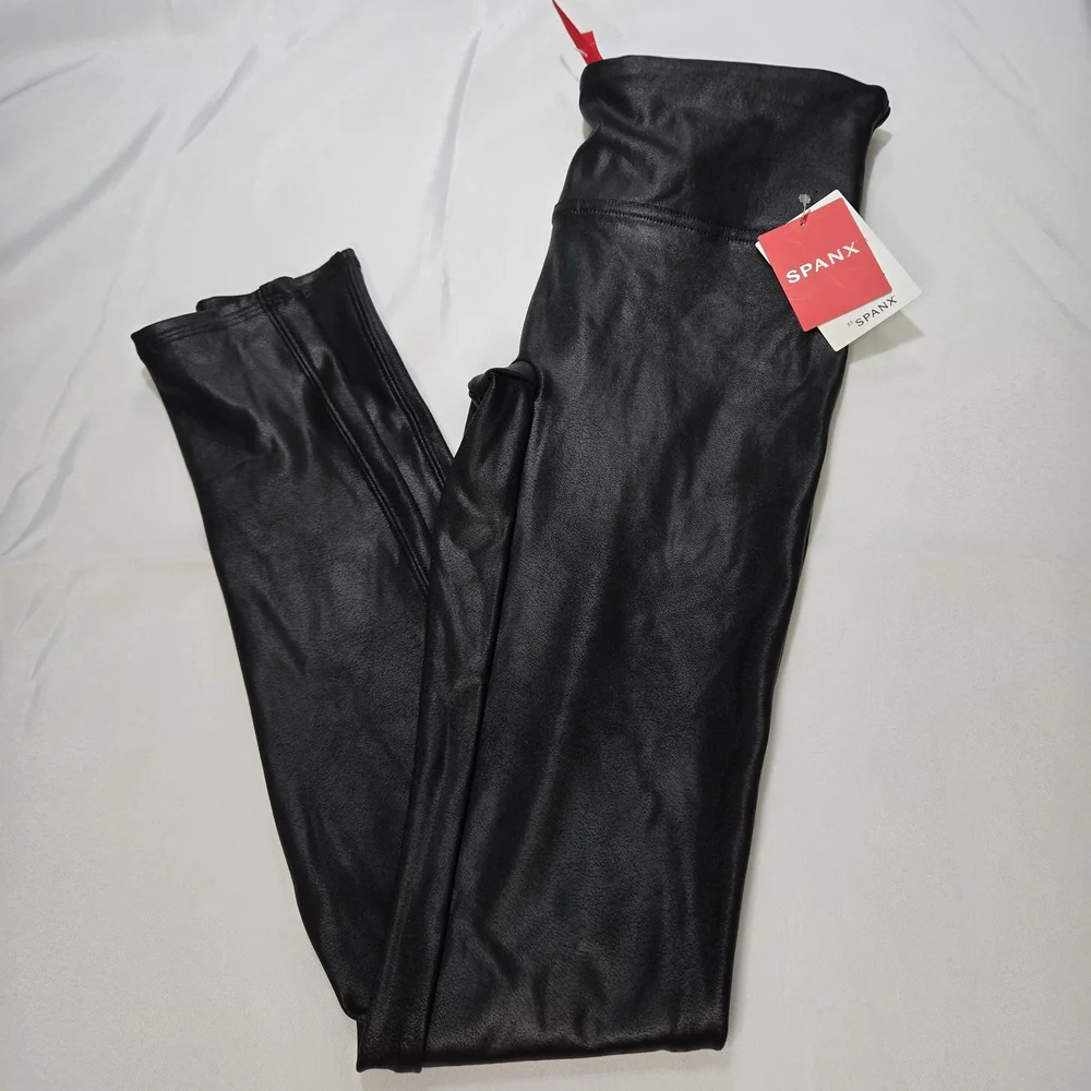 SPANX Shiny Black Leggings NWT SIZE SMALL - Picture 2 of 12